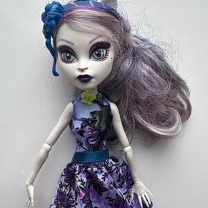 Monster High - Gloom And Bloom Catrine Demew Doll
